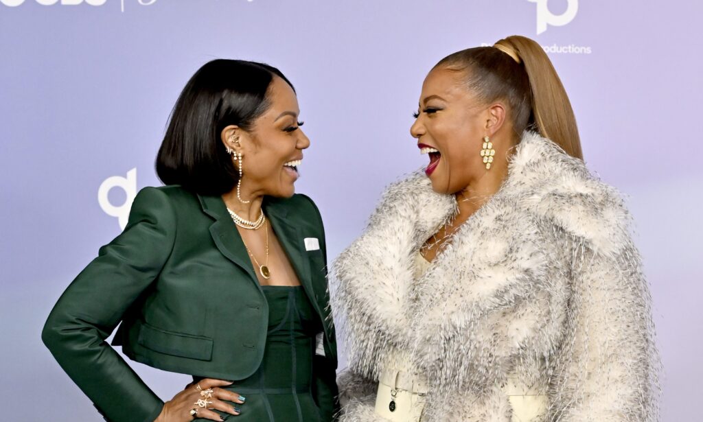 Hey Fam! Queen Latifah Shocks Fans After Poppin’ Out On AMAs Red Carpet With Her Partner Eboni Nichols & Their Son (VIDEOS)